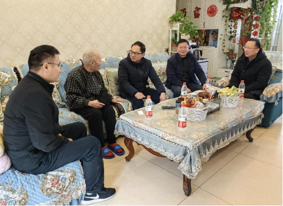 新春送溫暖  慰問暖人心—產(chǎn)業(yè)集團(tuán)活動新聞稿0205(1)(3)349.png